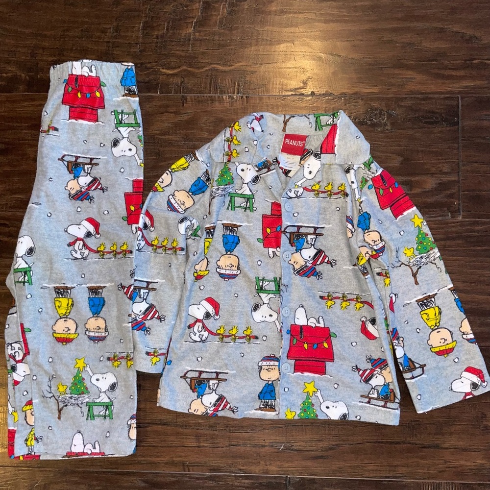 Hanna Andersson Kids Gray Pajamas with Snoopy Print